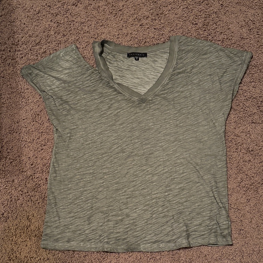 Evereve Sanctuary Light Gray V-Neck Short Sleeve Tee